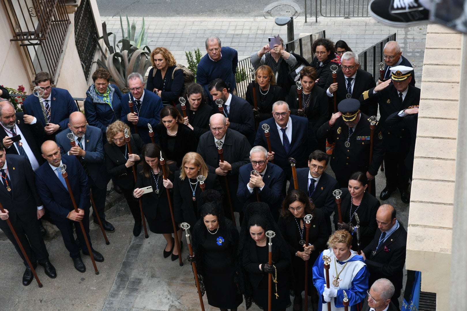 La espectacular salida de El Morenet emociona a Alicante y elude la lluvia