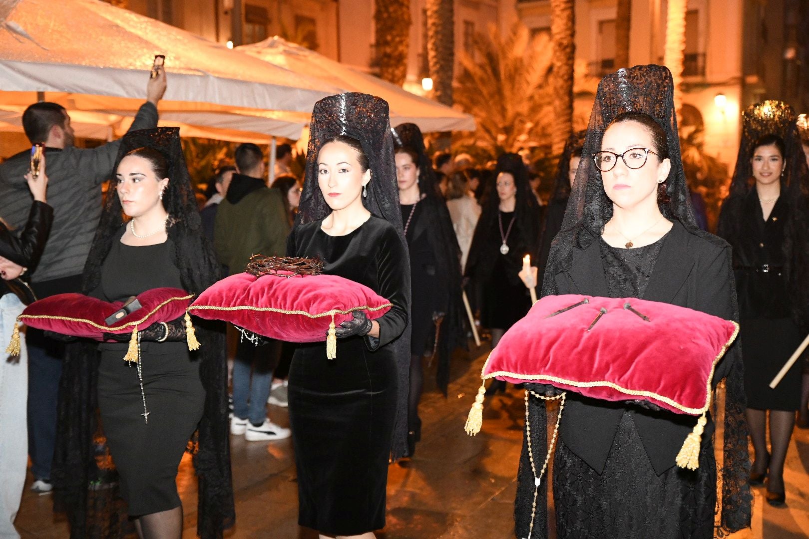 La devoción del Lunes Santo recorre las calles de Alicante