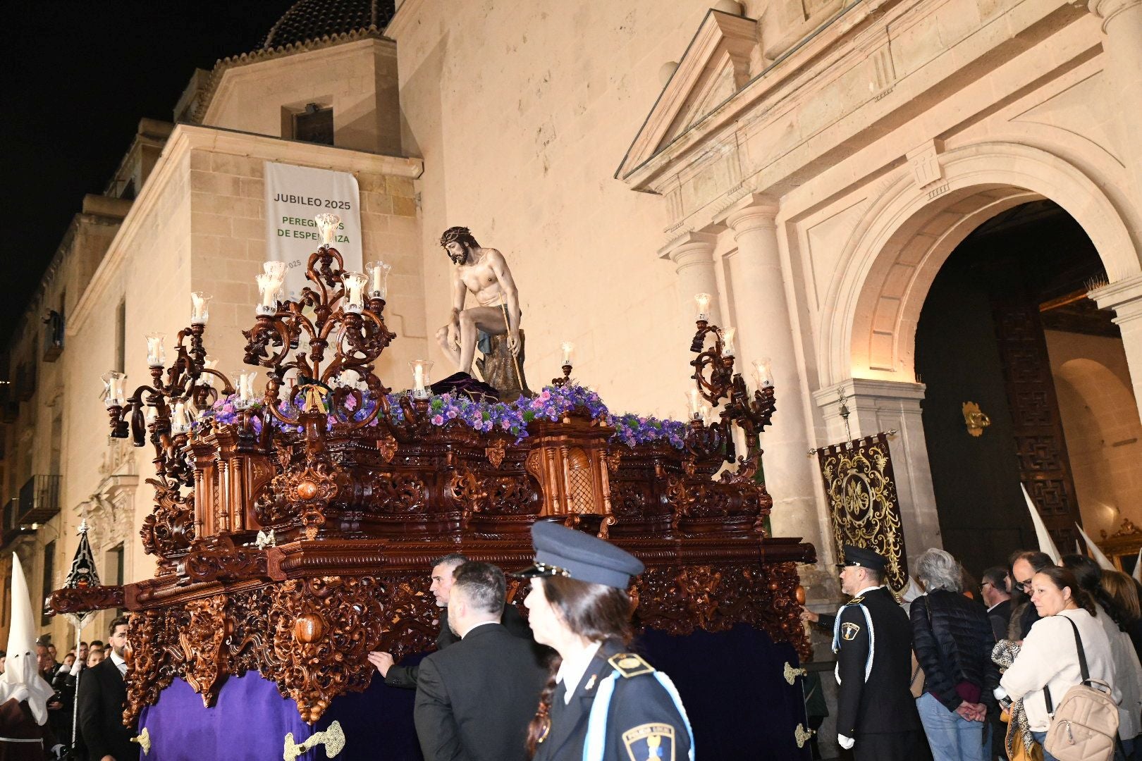 La devoción del Lunes Santo recorre las calles de Alicante