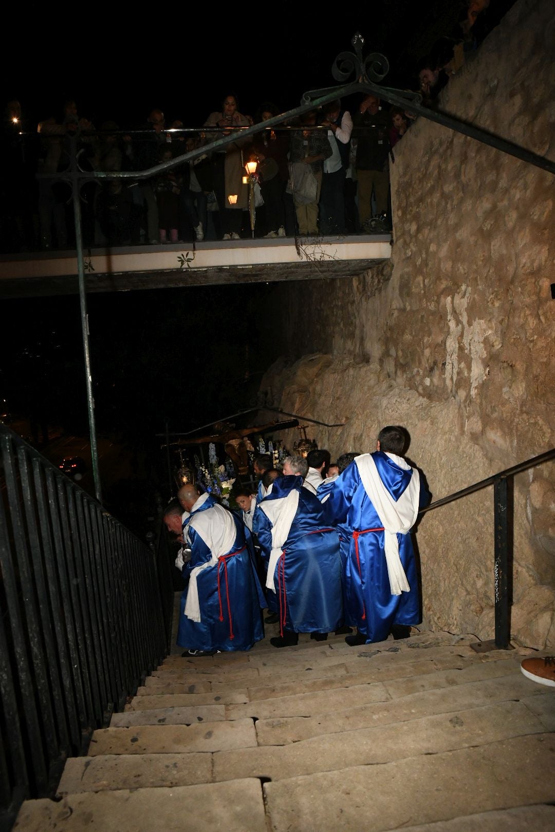 La espectacular salida de El Morenet emociona a Alicante y elude la lluvia