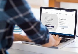 Un usuario del servicio online de Hidraqua.