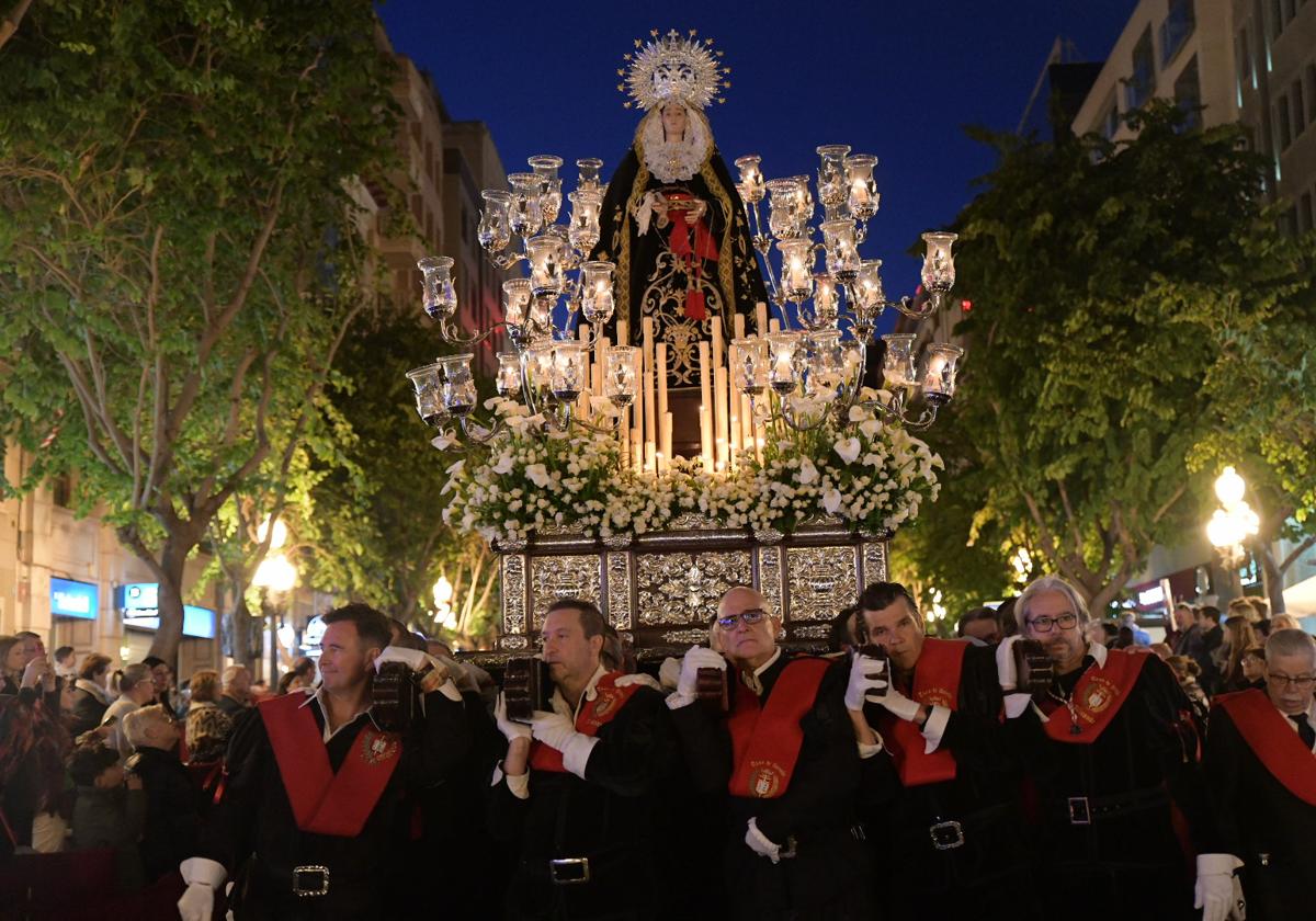 &#039;La Marinera&#039; conmociona a Alicante en el Miércoles Santo