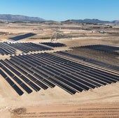Imagen aérea de la planta en Pinoso y de las nuevas instalaciones logísticas de Awergy en Monóvar.