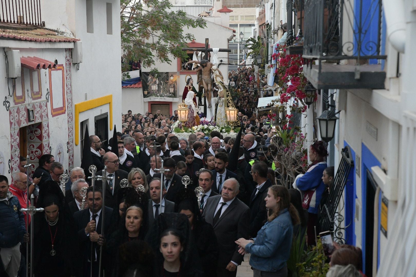 Alicante, a los pies de la procesión de Santa Cruz