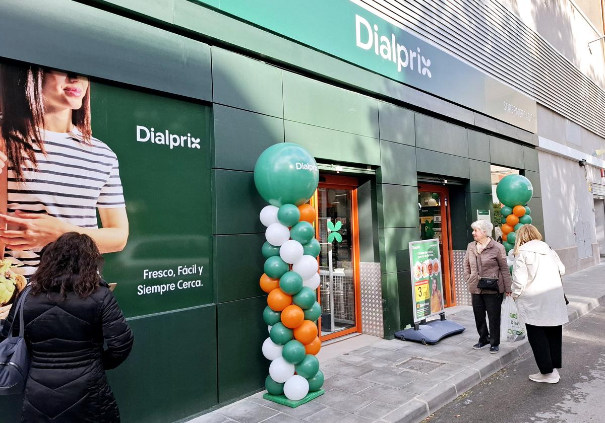 Dialprix reabre uno de sus supermercados en Elda tras una completa remodelación