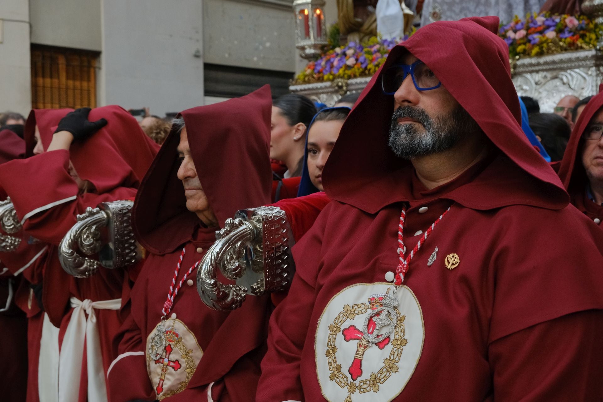 El paso más grande de España emociona a la Semana Santa de Alicante