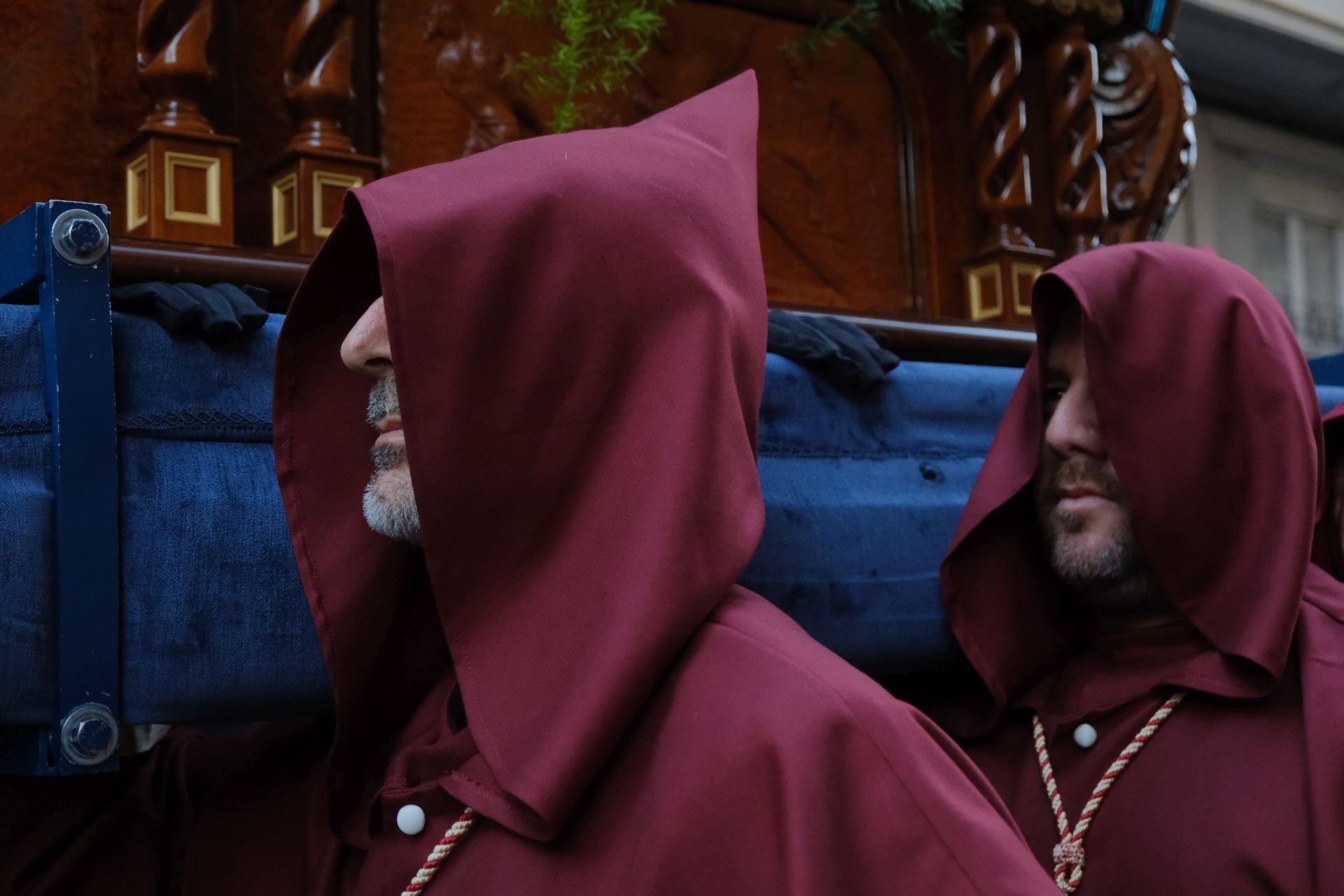 El paso más grande de España emociona a la Semana Santa de Alicante