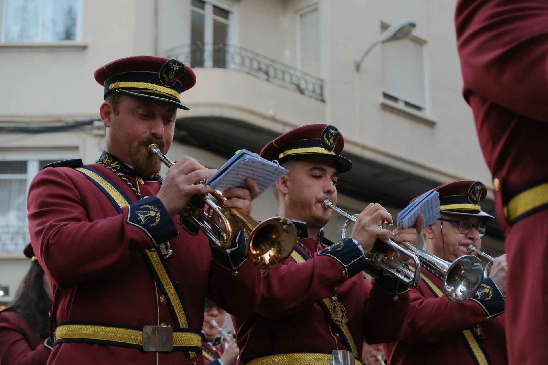 El paso más grande de España emociona a la Semana Santa de Alicante