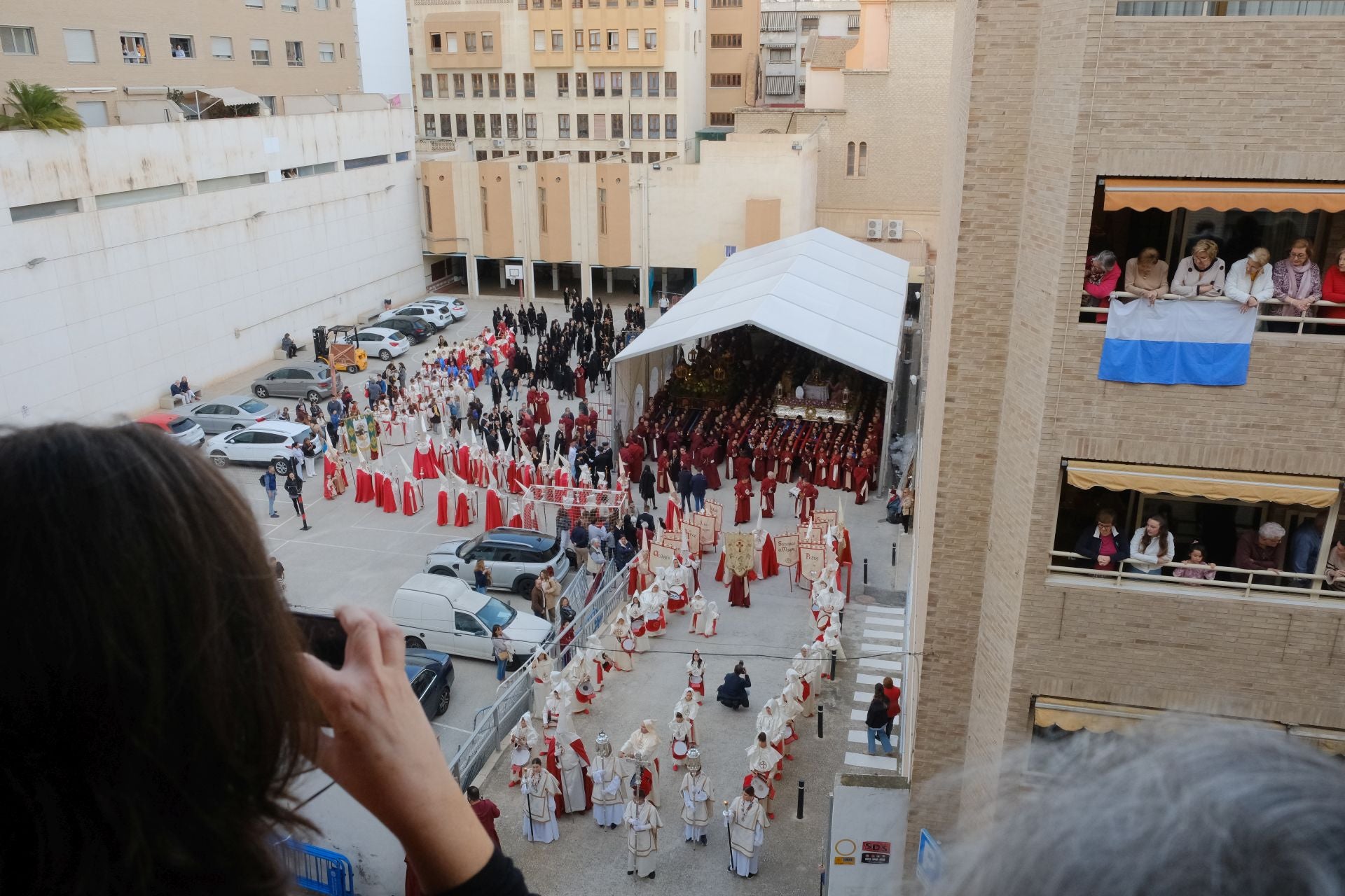 El paso más grande de España emociona a la Semana Santa de Alicante
