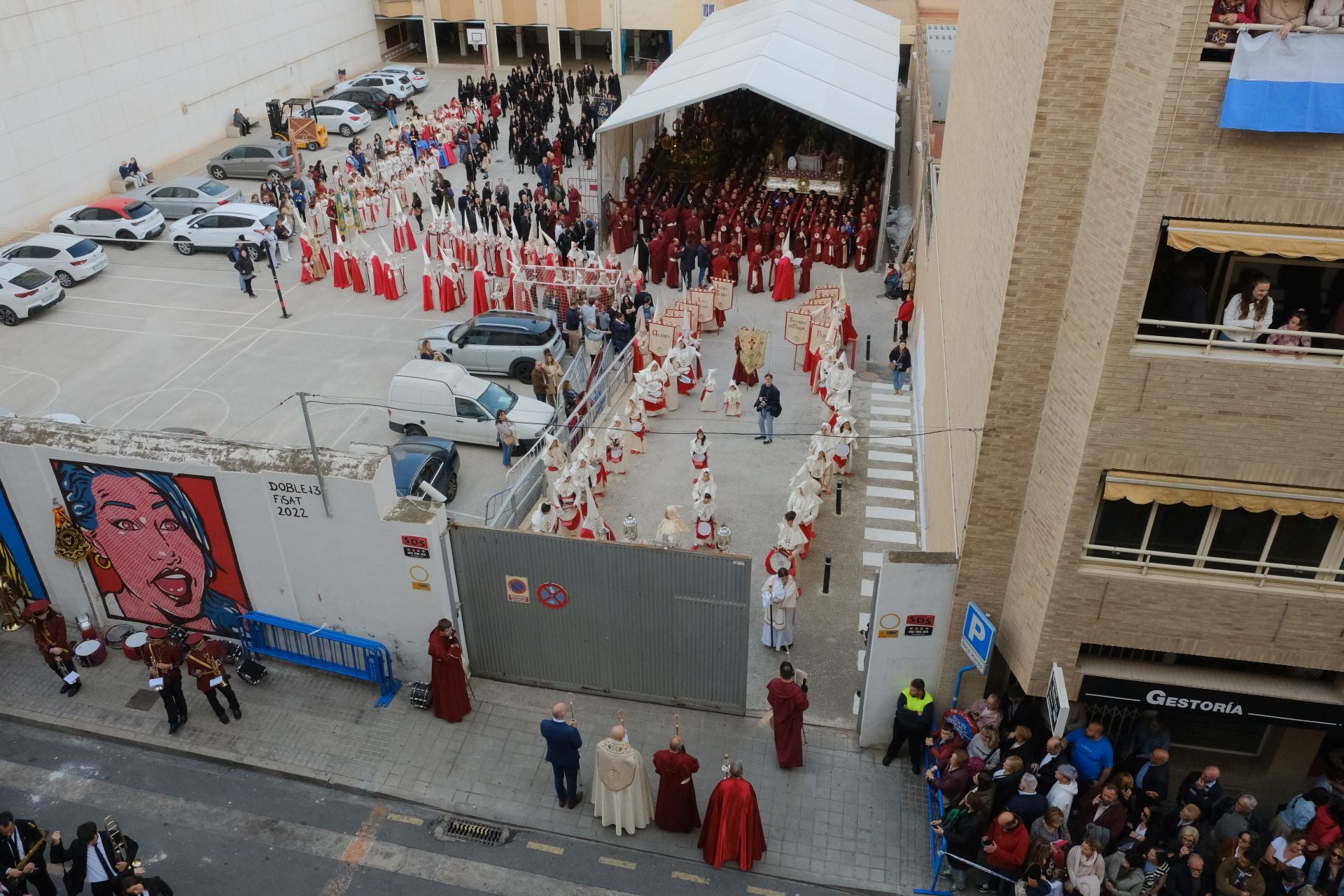 El paso más grande de España emociona a la Semana Santa de Alicante