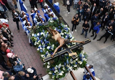 Which supermarkets are open during Easter in Alicante?