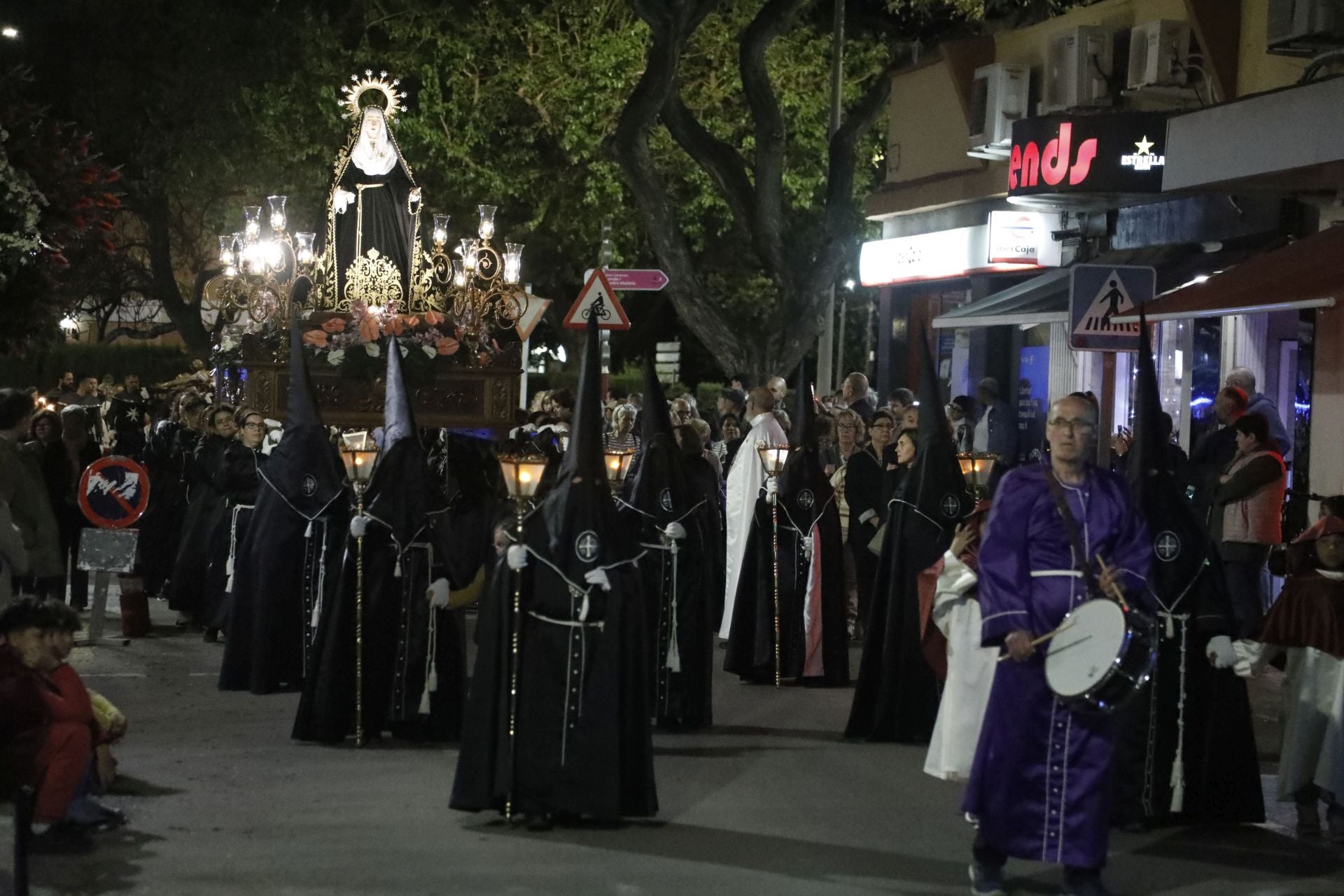 Dénia se rinde ante los pasos de la Semana Santa
