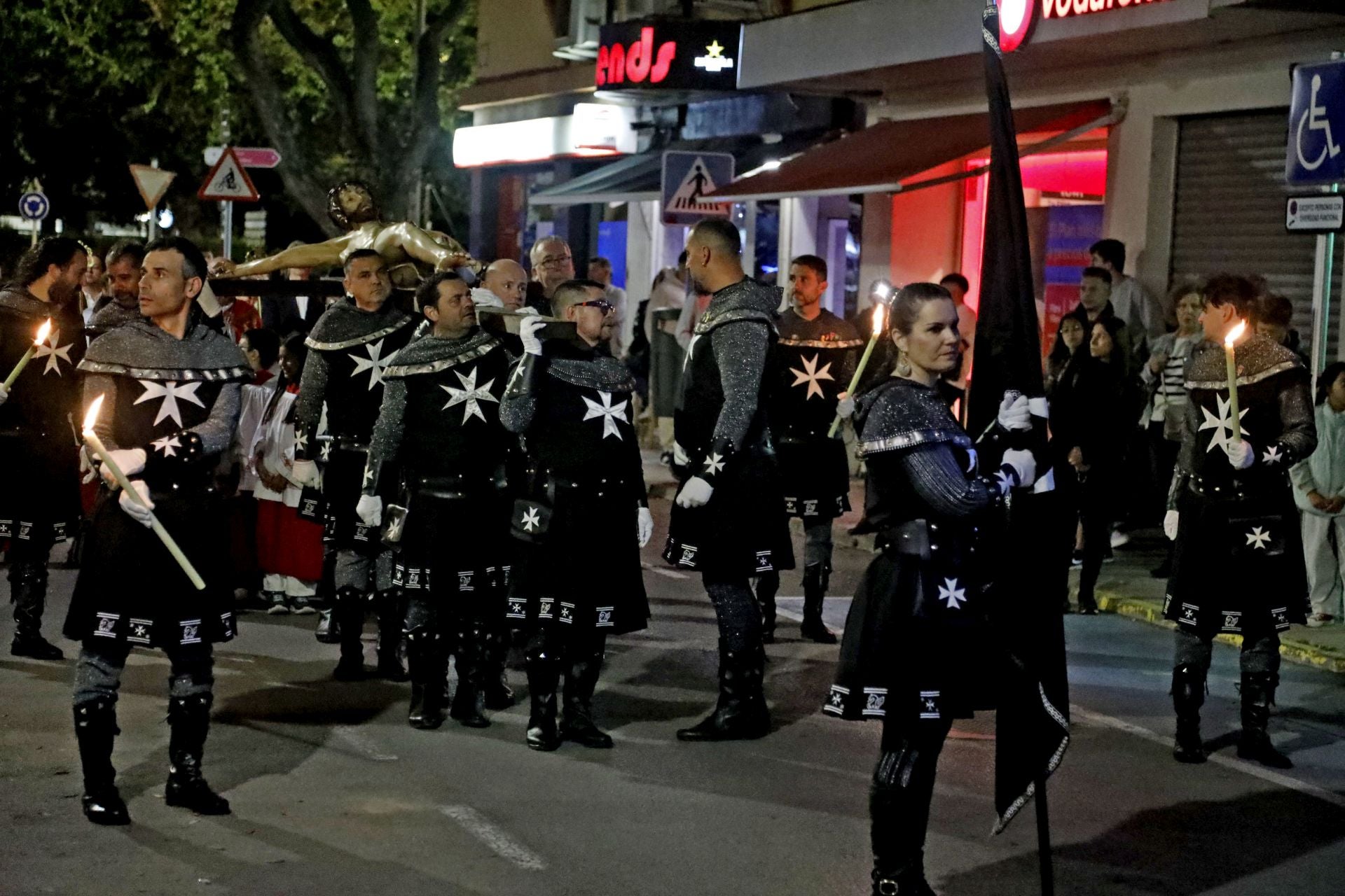 Dénia se rinde ante los pasos de la Semana Santa