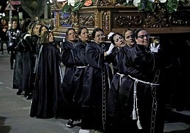 Dénia se rinde ante los pasos de la Semana Santa