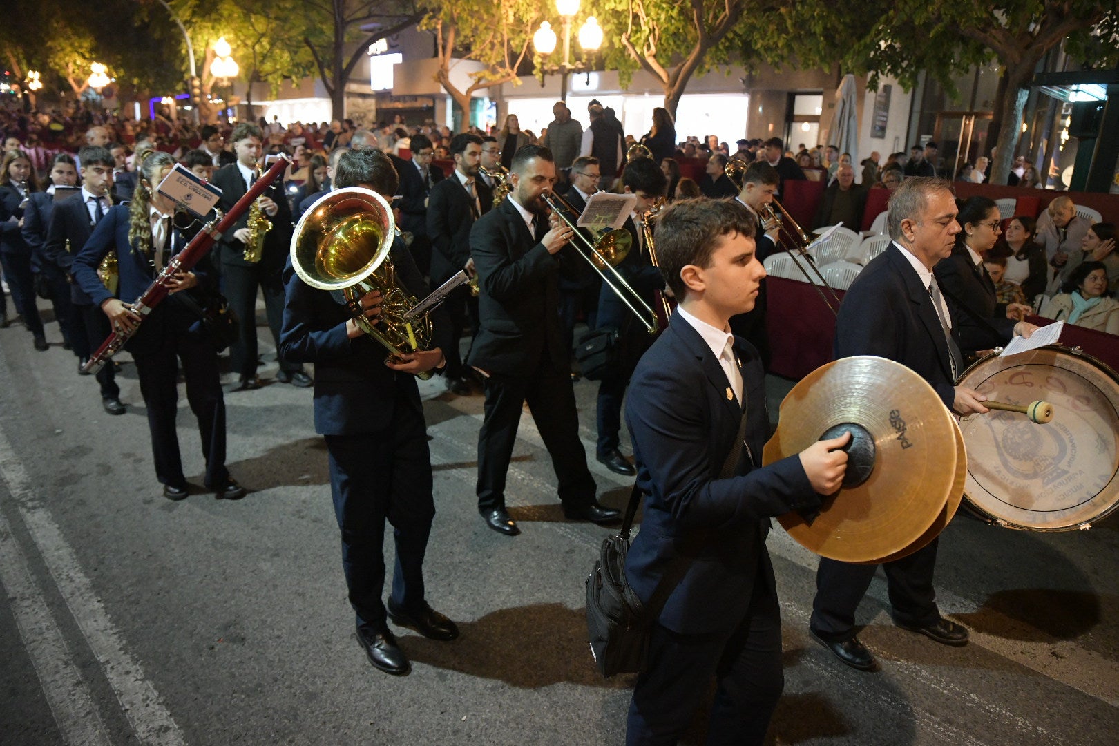 La Procesión del Santo Entierro conmueve en su recorrido por Alicante
