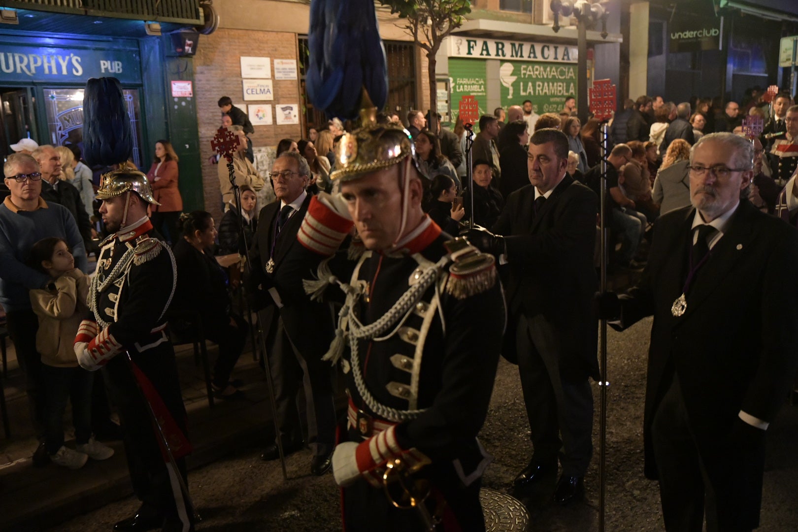 La Procesión del Santo Entierro conmueve en su recorrido por Alicante