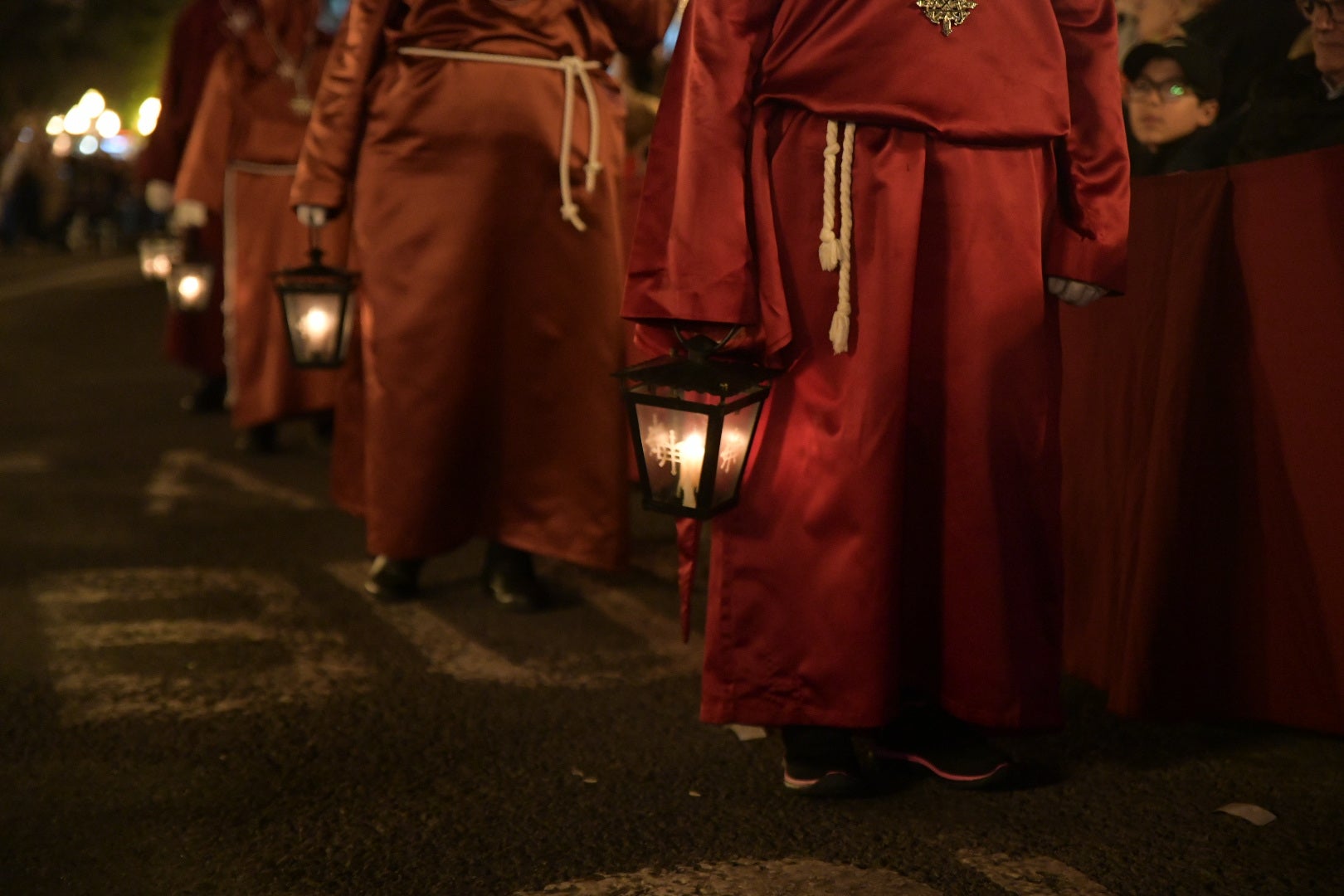 La Procesión del Santo Entierro conmueve en su recorrido por Alicante