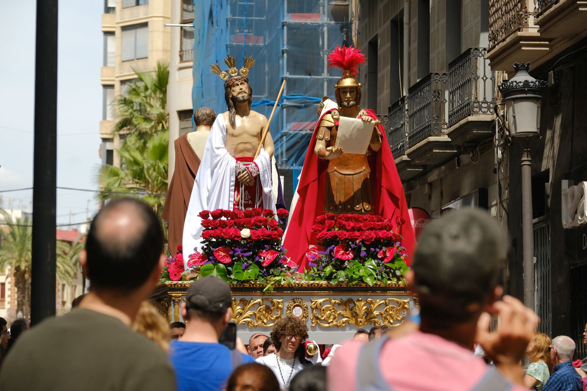 La Sentencia de Jesús llena de emoción las calles de Alicante en la mañana del Viernes Santo