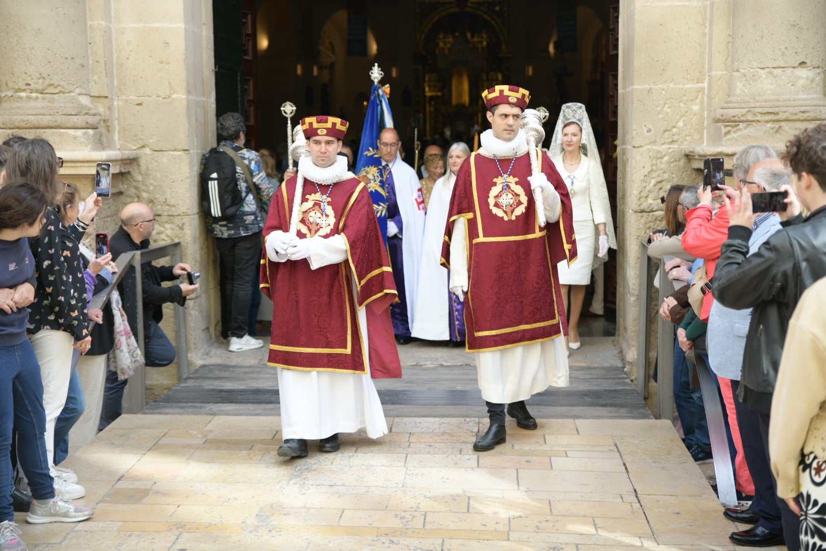 La Virgen de la Alegría y el Cristo Resucitado se encuentran en la plaza del Ayuntamiento de Alicante
