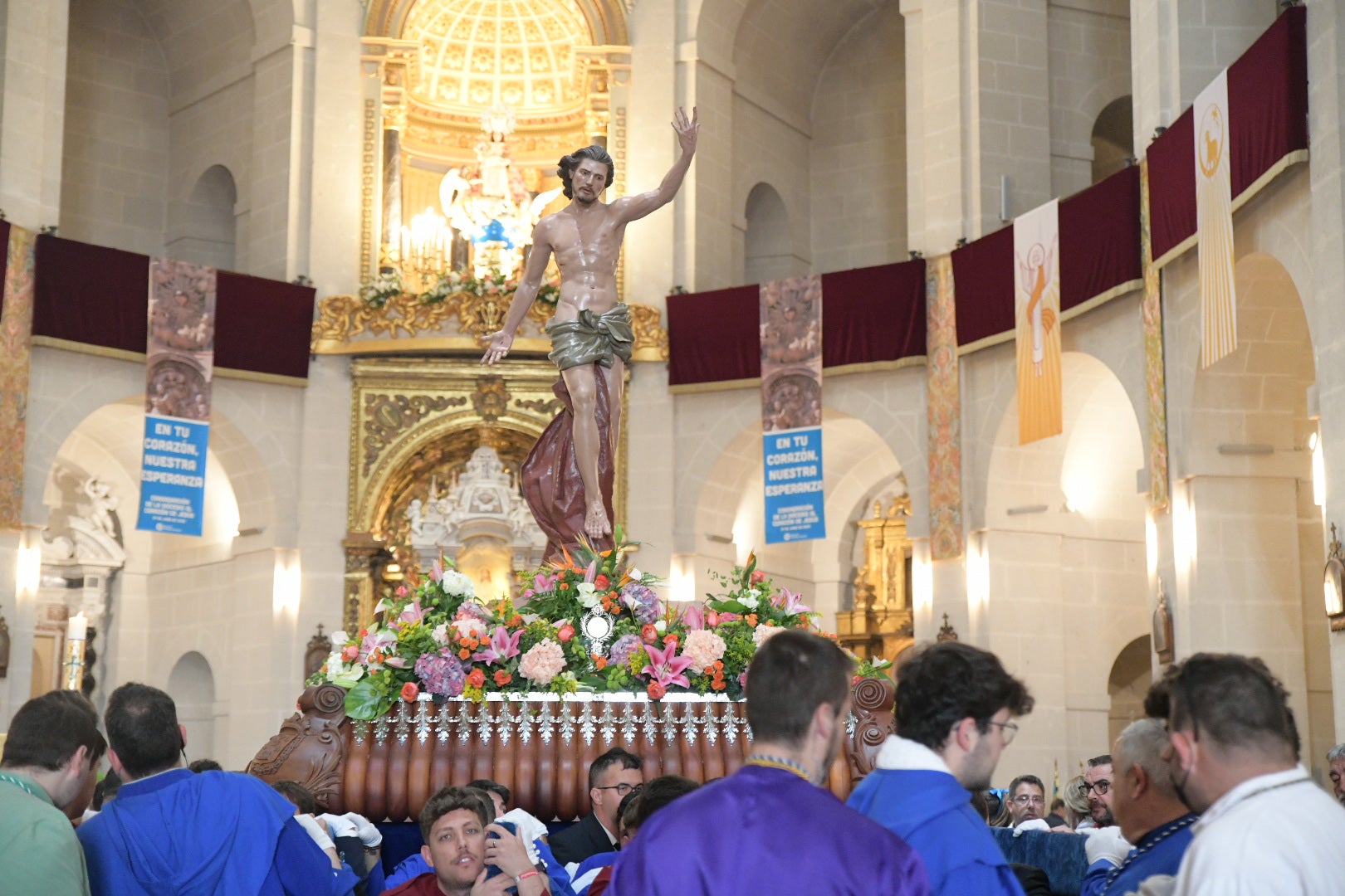 La Virgen de la Alegría y el Cristo Resucitado se encuentran en la plaza del Ayuntamiento de Alicante