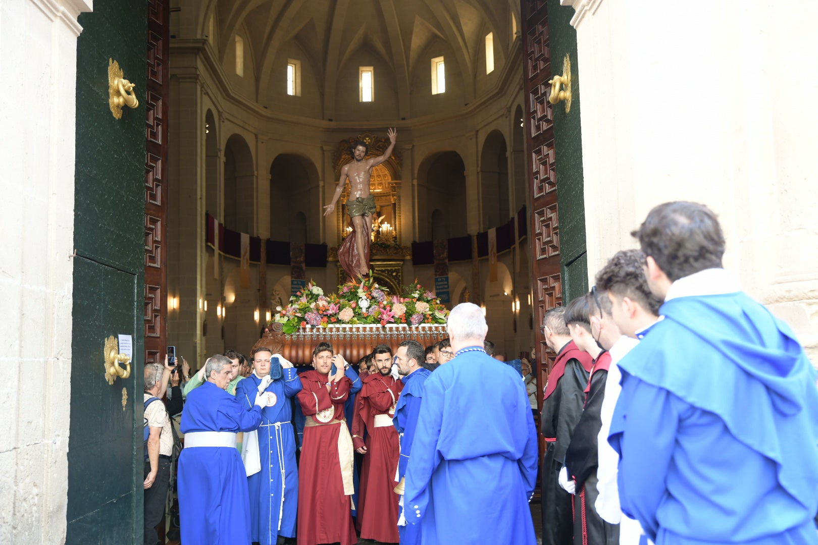 La Virgen de la Alegría y el Cristo Resucitado se encuentran en la plaza del Ayuntamiento de Alicante