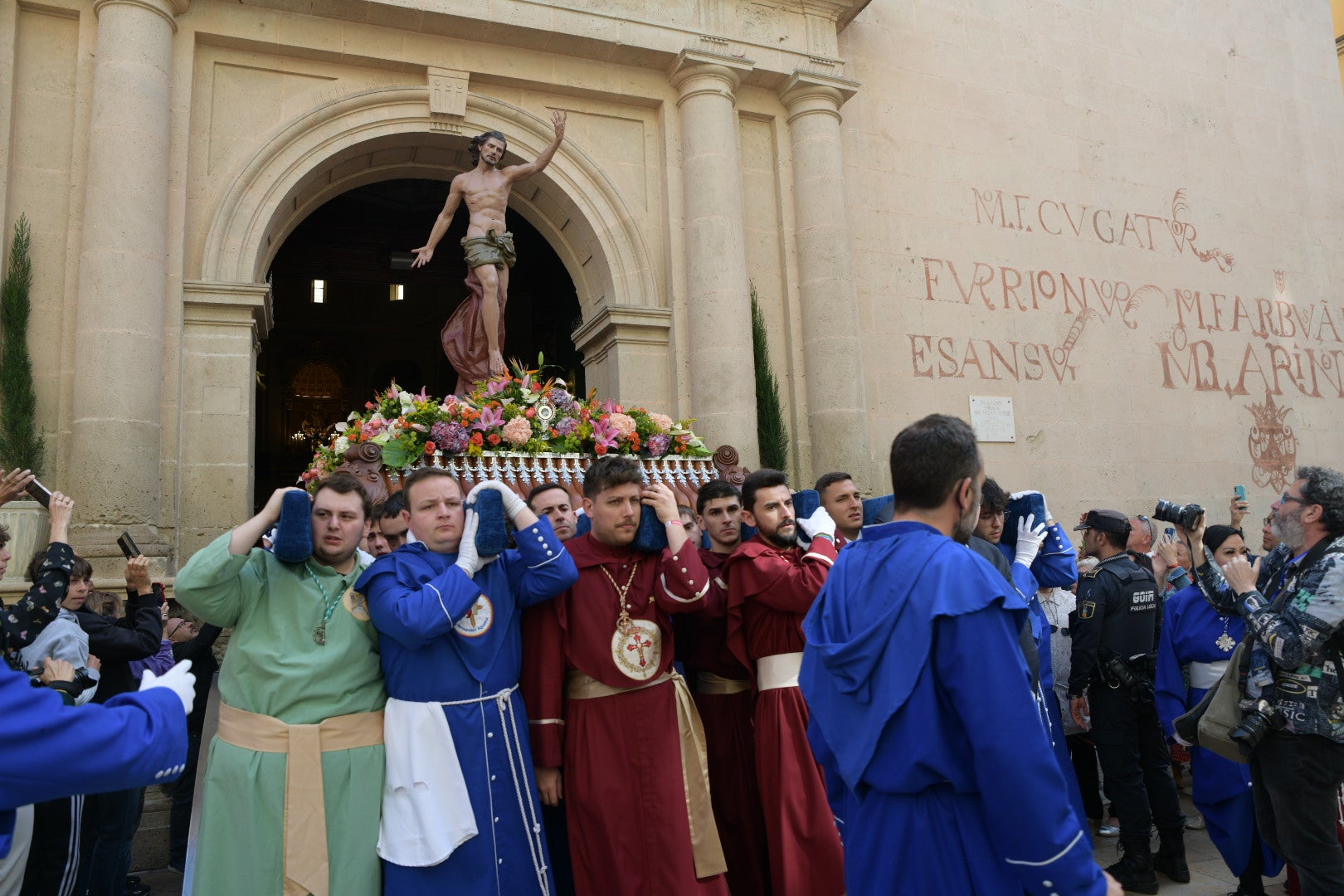 La Virgen de la Alegría y el Cristo Resucitado se encuentran en la plaza del Ayuntamiento de Alicante