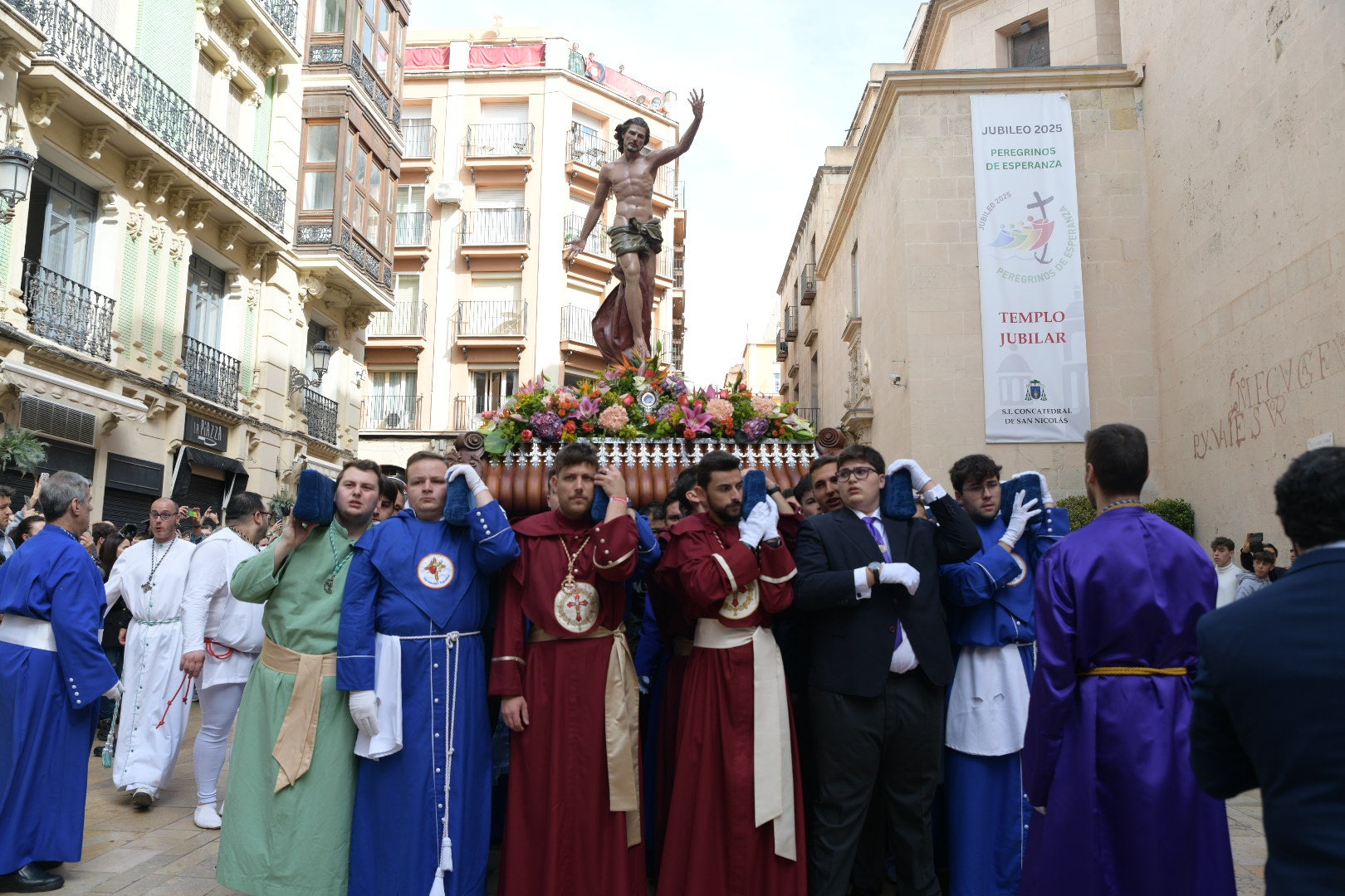 La Virgen de la Alegría y el Cristo Resucitado se encuentran en la plaza del Ayuntamiento de Alicante