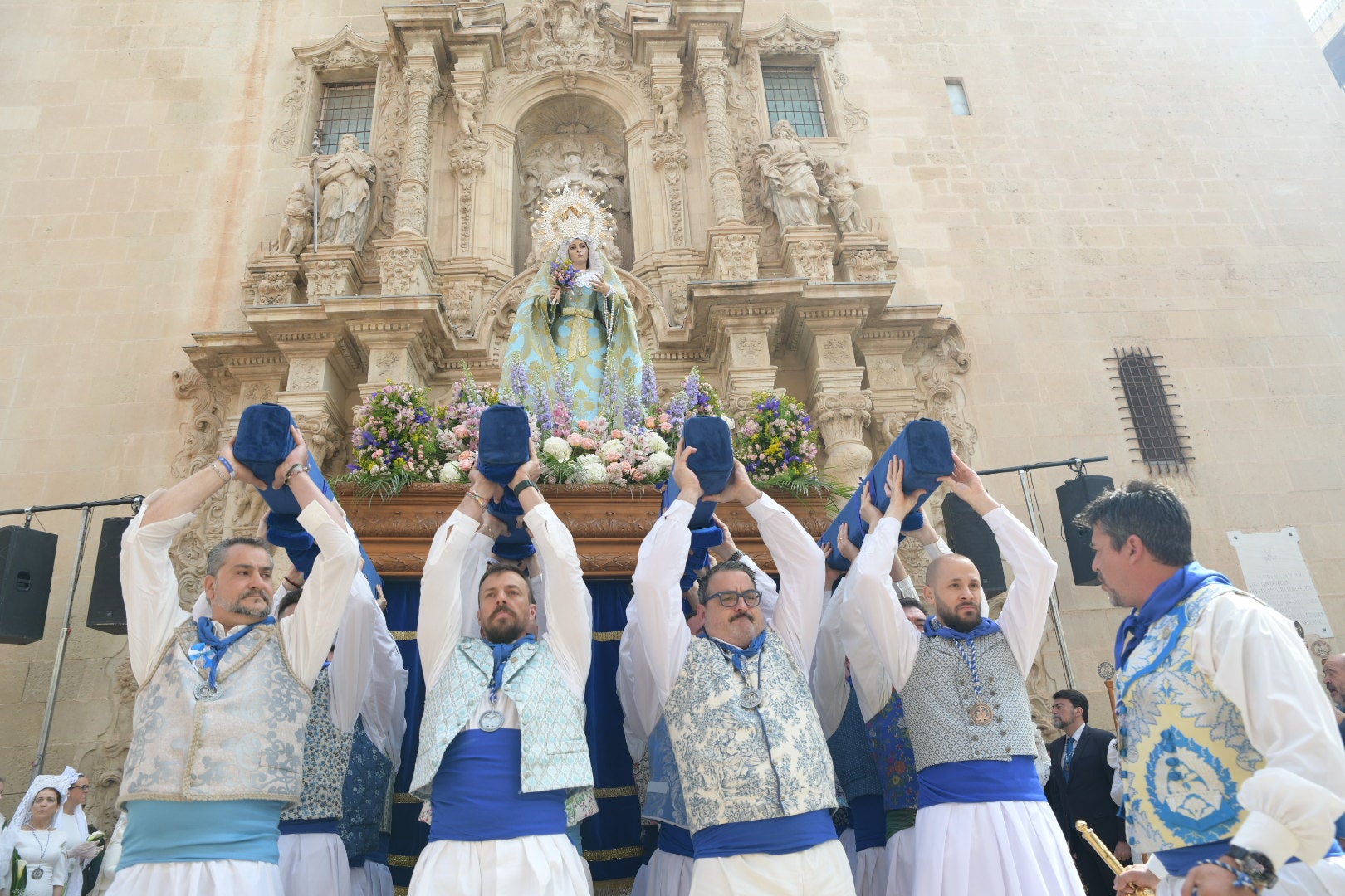 La Virgen de la Alegría y el Cristo Resucitado se encuentran en la plaza del Ayuntamiento de Alicante