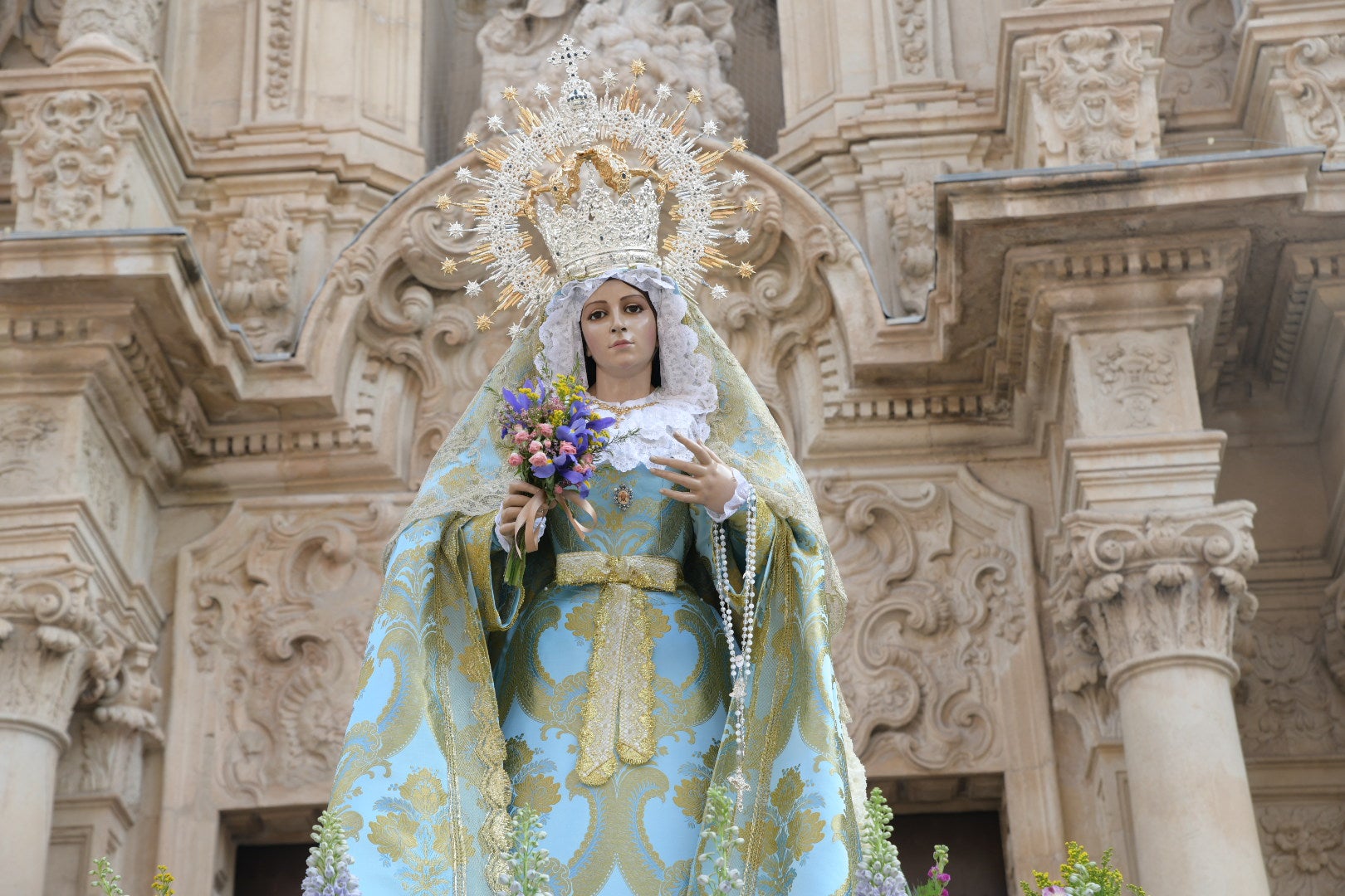 La Virgen de la Alegría y el Cristo Resucitado se encuentran en la plaza del Ayuntamiento de Alicante