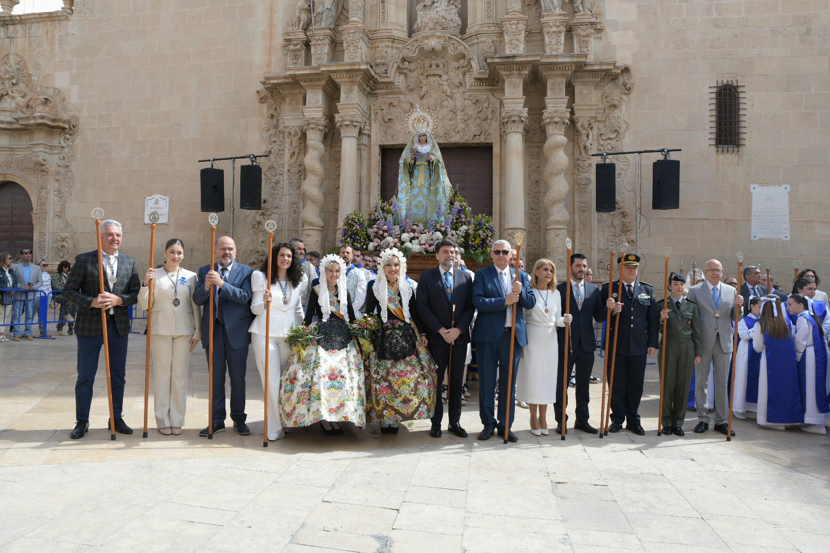 La Virgen de la Alegría y el Cristo Resucitado se encuentran en la plaza del Ayuntamiento de Alicante