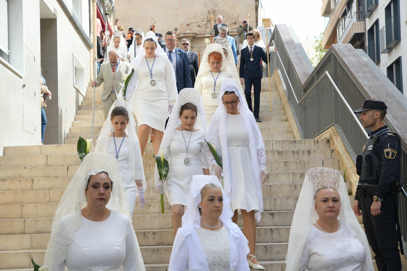 La Virgen de la Alegría y el Cristo Resucitado se encuentran en la plaza del Ayuntamiento de Alicante
