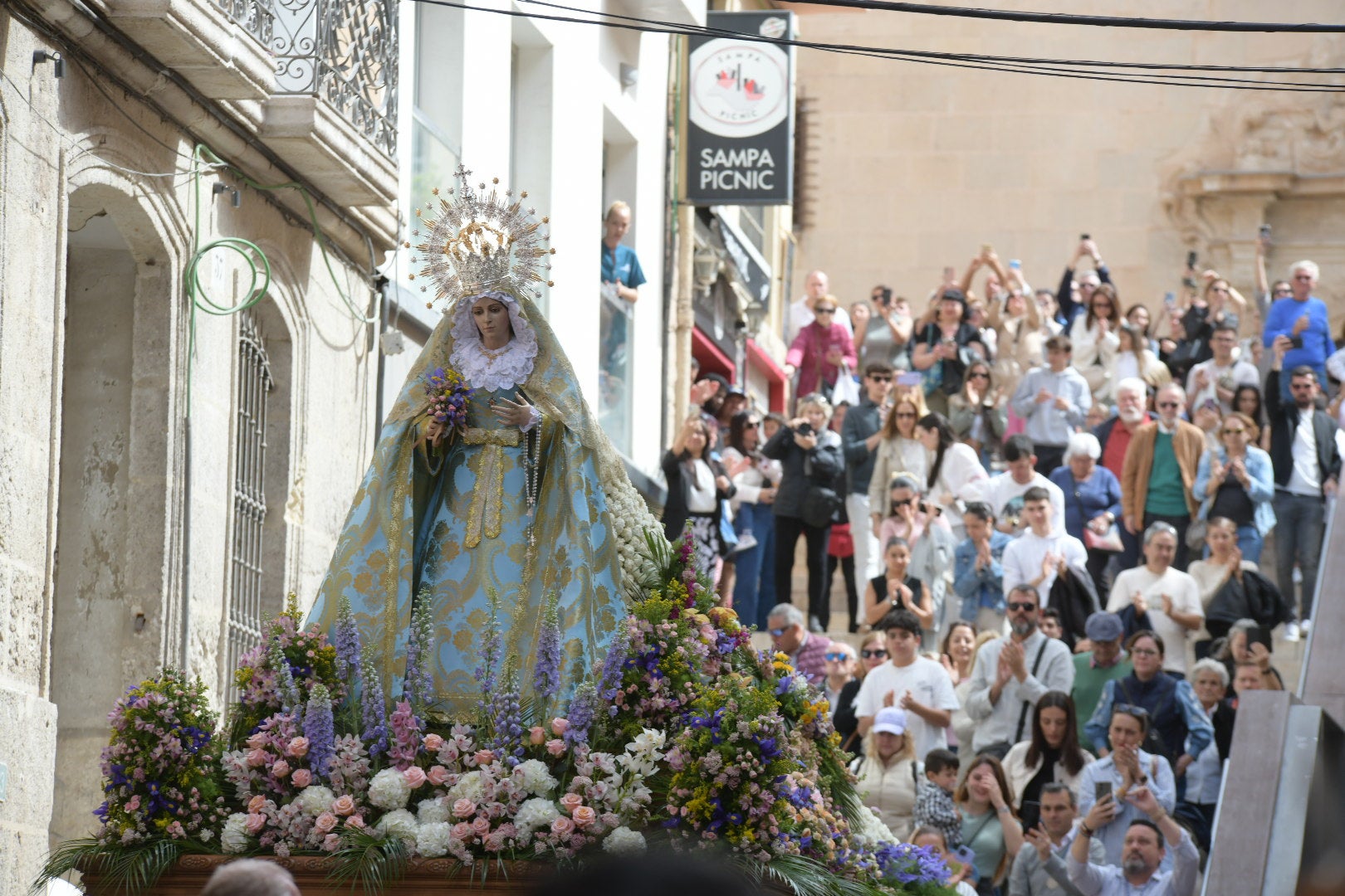 La Virgen de la Alegría y el Cristo Resucitado se encuentran en la plaza del Ayuntamiento de Alicante