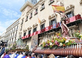 La Virgen de la Alegría y el Cristo Resucitado se encuentran en la plaza del Ayuntamiento de Alicante
