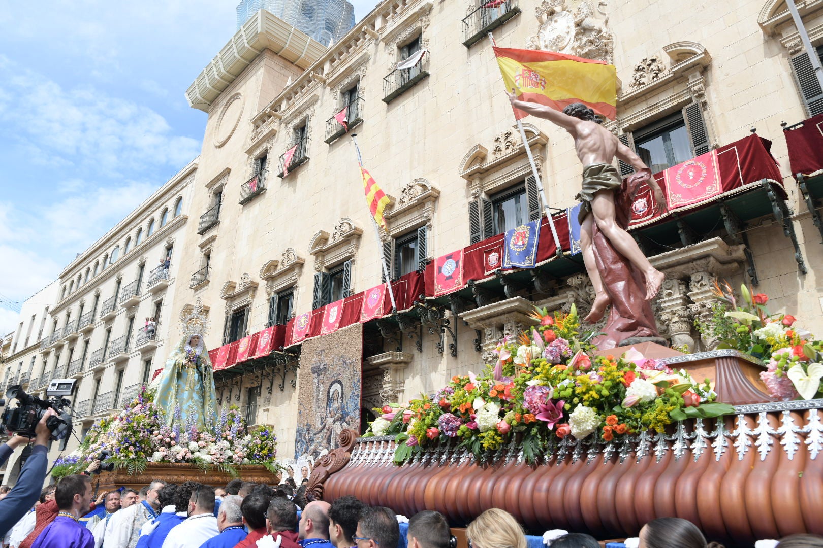 La Virgen de la Alegría y el Cristo Resucitado se encuentran en la plaza del Ayuntamiento de Alicante