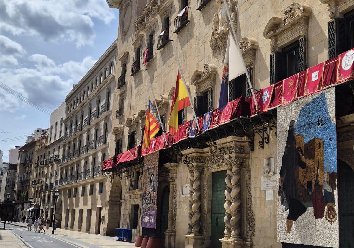 Alicante Mourns the Death of Pope Francis