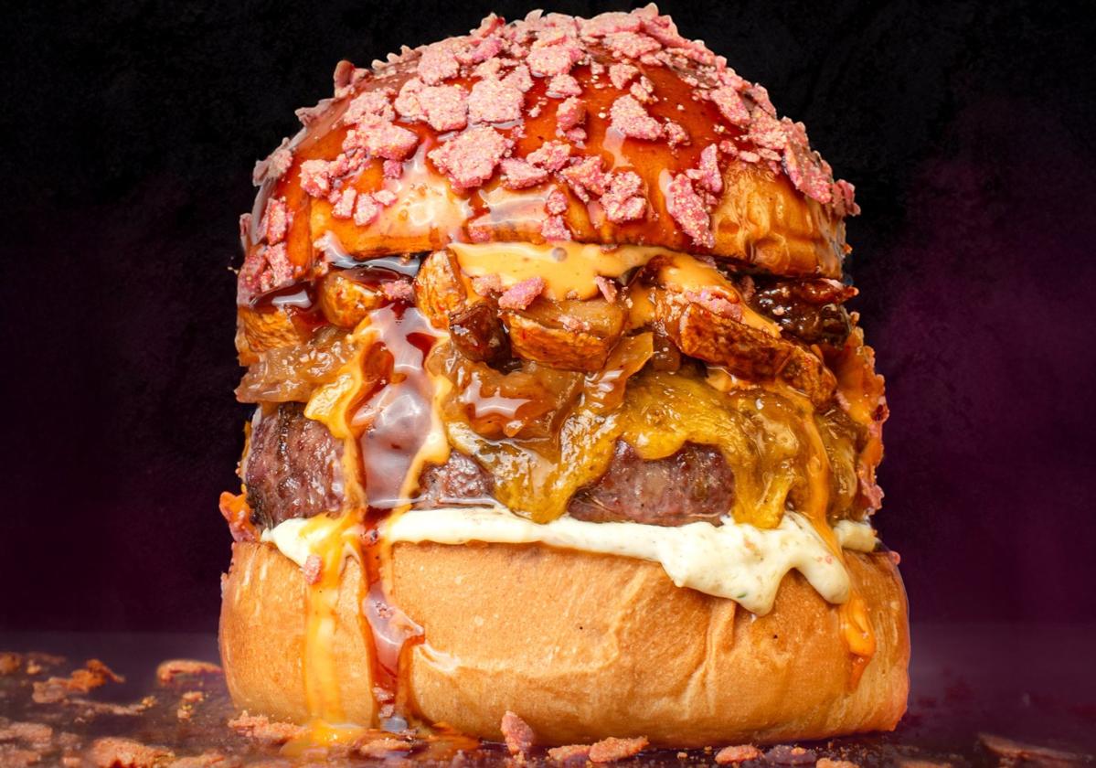 Esta hamburguesa de Alicante opta a convertirse en la mejor de España: lleva minitorreznos y carne de vaca madurada
