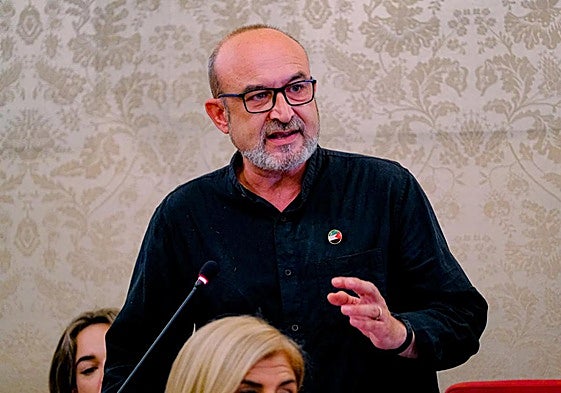 El portavoz de EU-Podem, Manolo Copé, en el pleno del Ayuntamiento de Alicante.