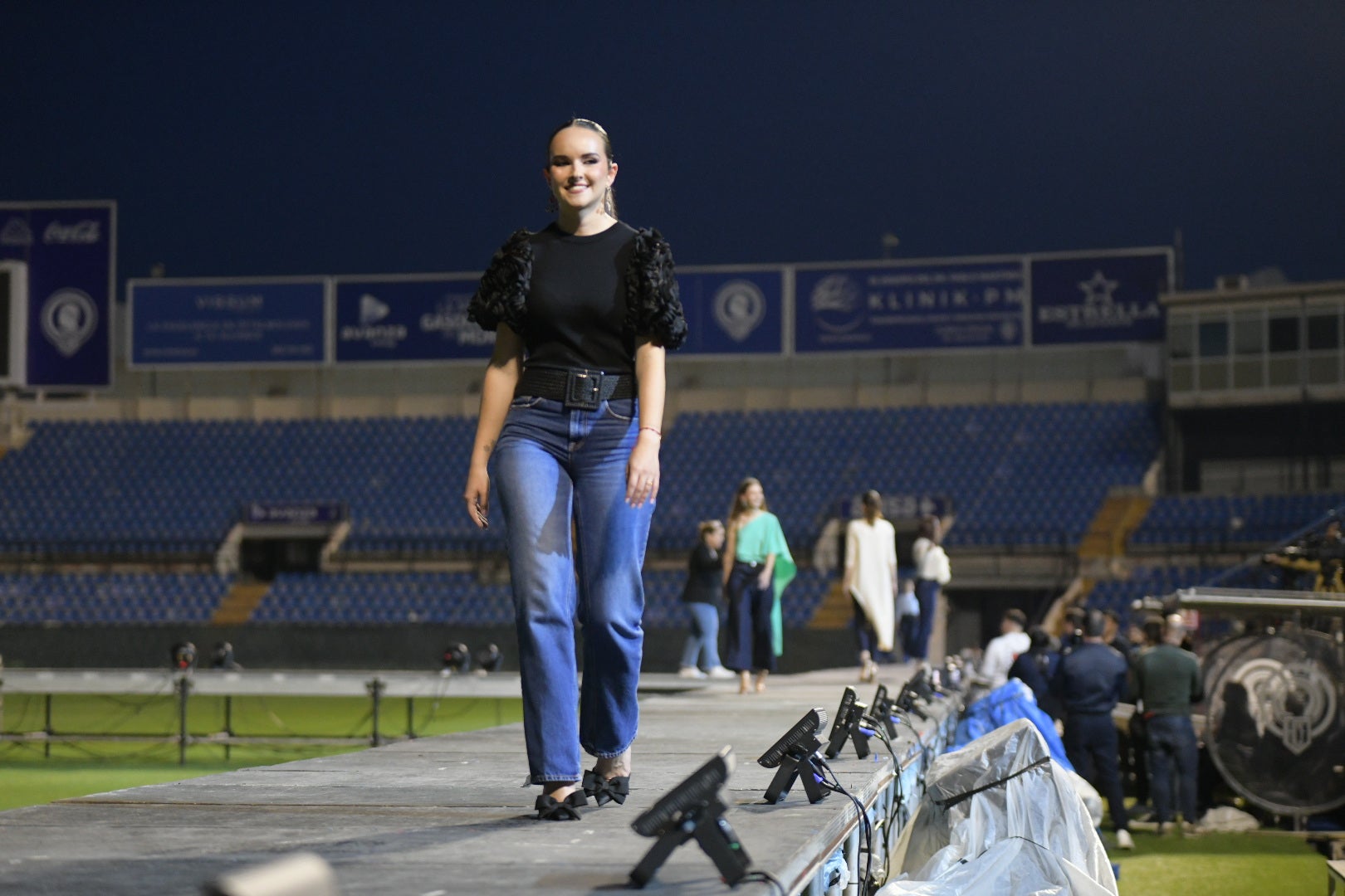 Las candidatas a bellea del foc de Alicante ensayan en la pasarela del Rico Pérez