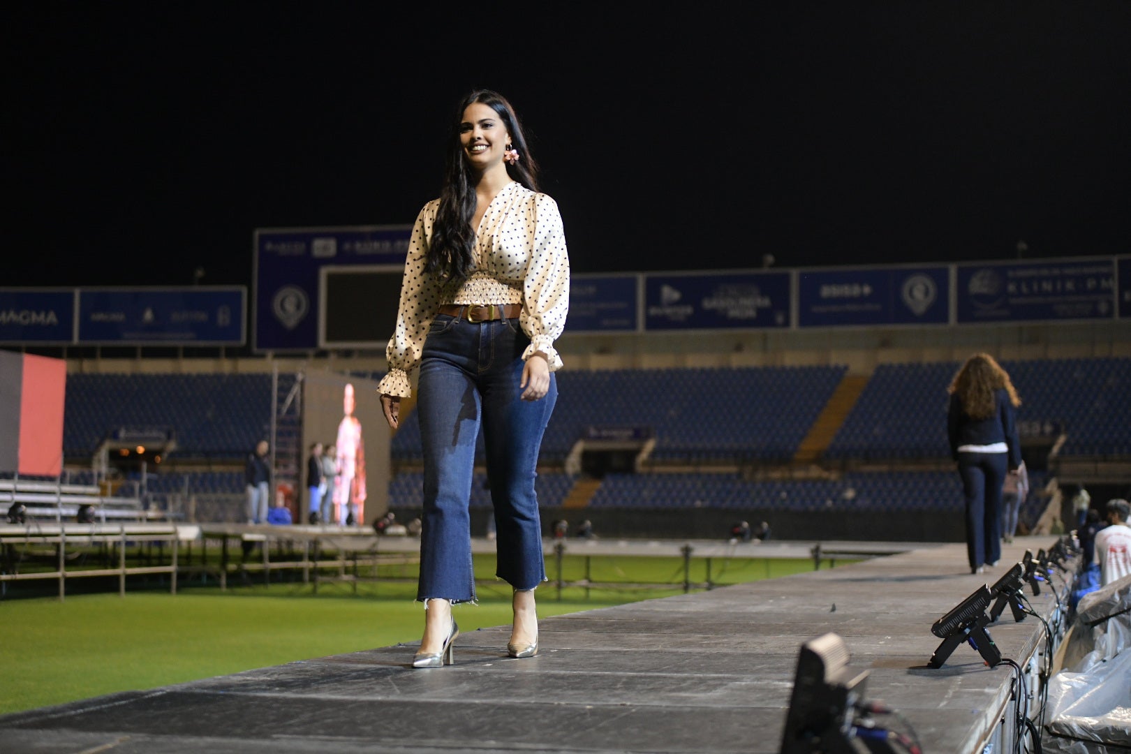 Las candidatas a bellea del foc de Alicante ensayan en la pasarela del Rico Pérez