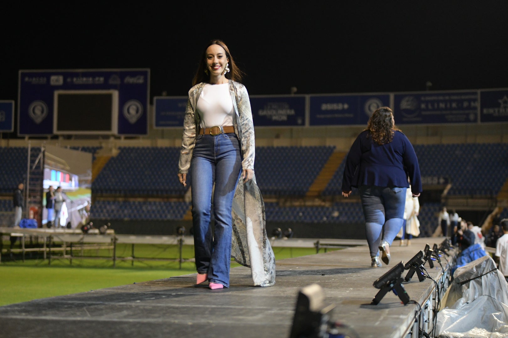 Las candidatas a bellea del foc de Alicante ensayan en la pasarela del Rico Pérez