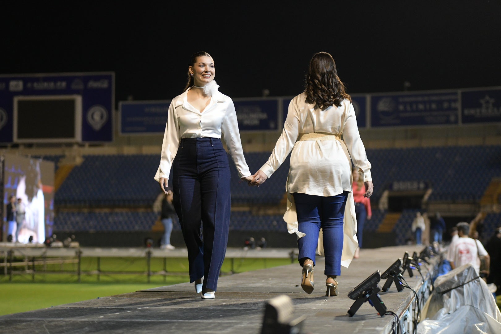 Las candidatas a bellea del foc de Alicante ensayan en la pasarela del Rico Pérez