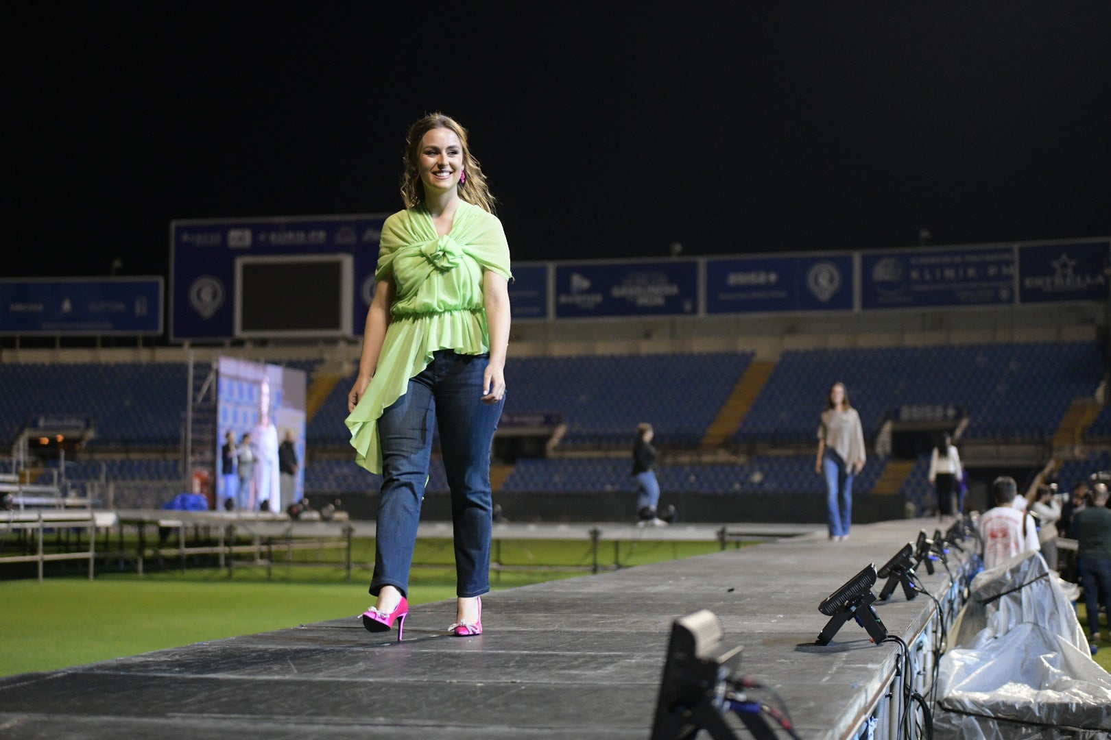 Las candidatas a bellea del foc de Alicante ensayan en la pasarela del Rico Pérez