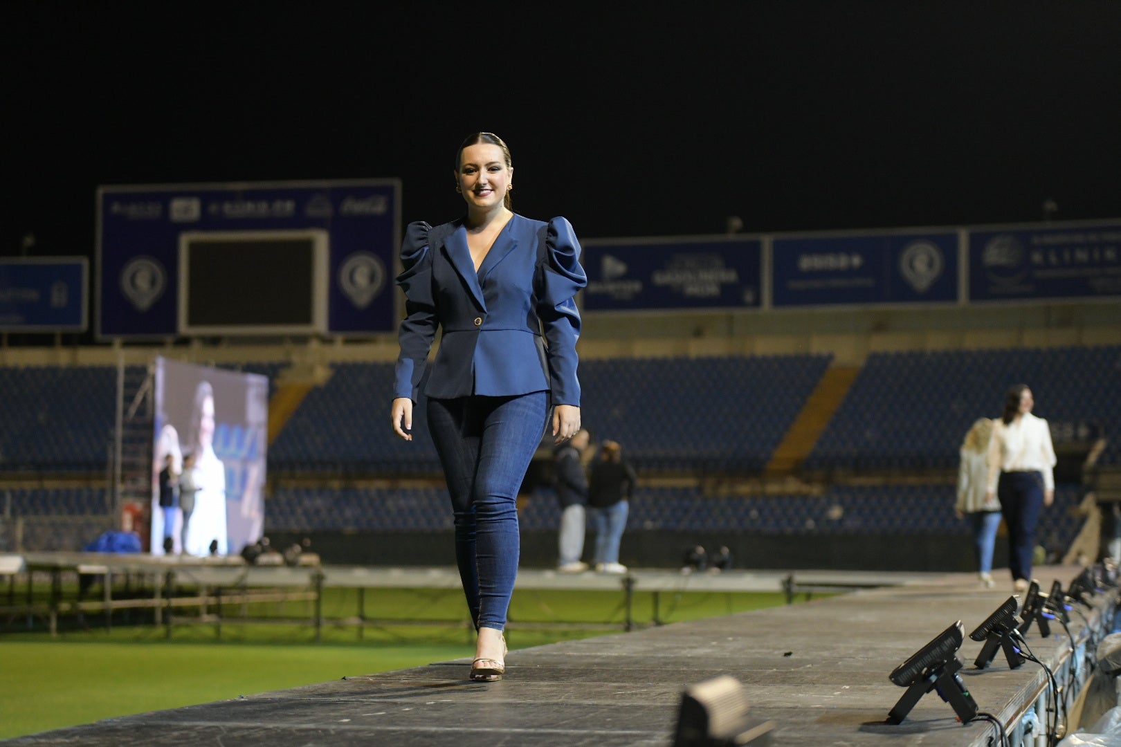 Las candidatas a bellea del foc de Alicante ensayan en la pasarela del Rico Pérez