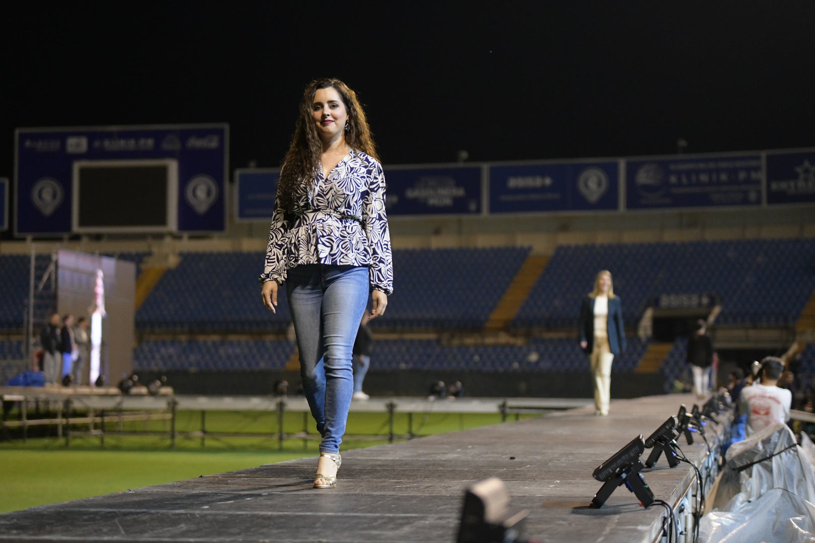 Las candidatas a bellea del foc de Alicante ensayan en la pasarela del Rico Pérez