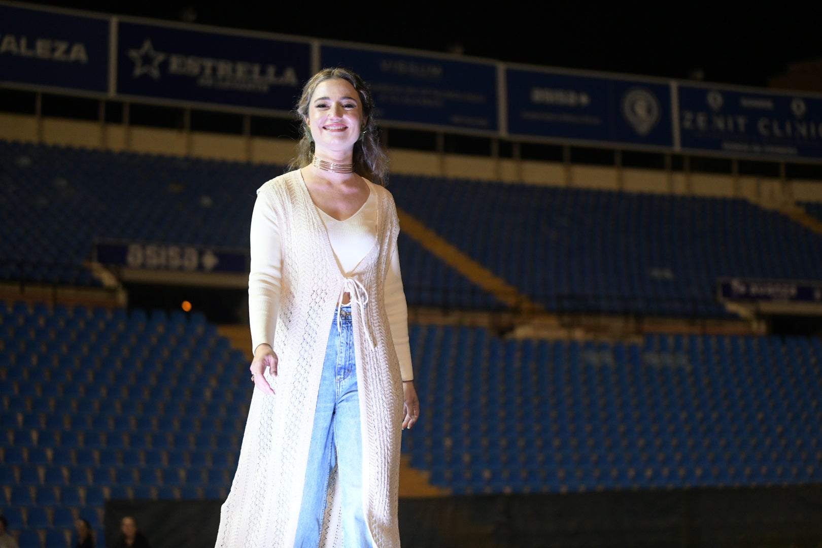 Las candidatas a bellea del foc de Alicante ensayan en la pasarela del Rico Pérez