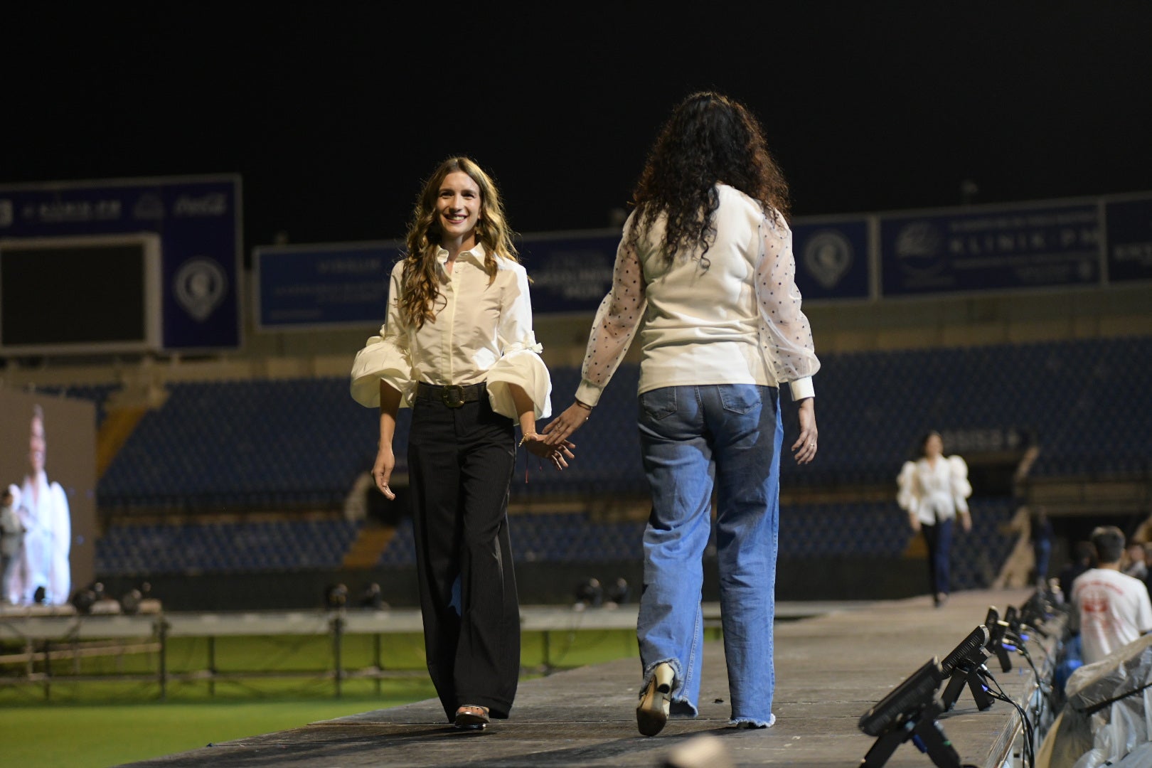 Las candidatas a bellea del foc de Alicante ensayan en la pasarela del Rico Pérez