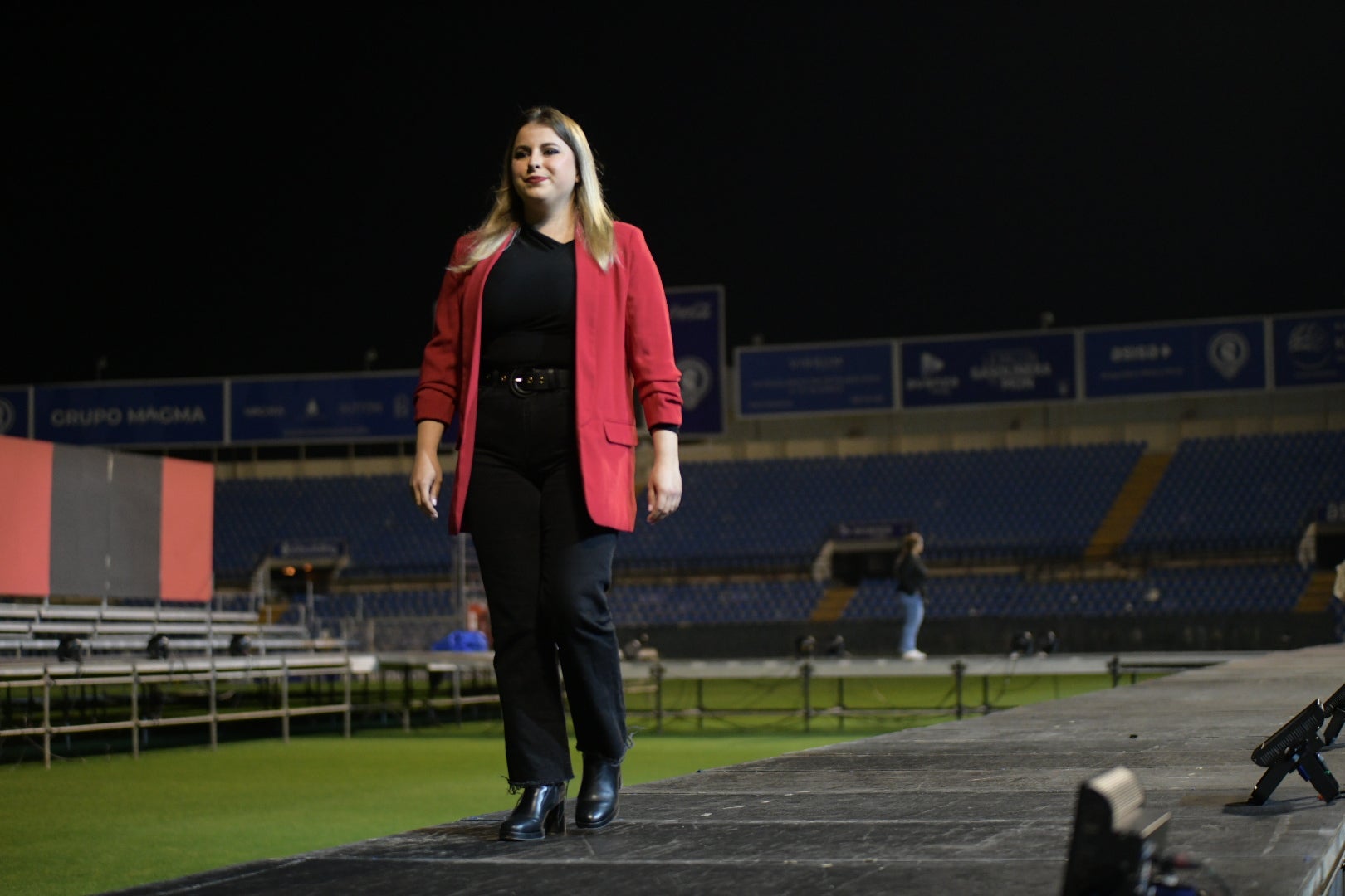 Las candidatas a bellea del foc de Alicante ensayan en la pasarela del Rico Pérez