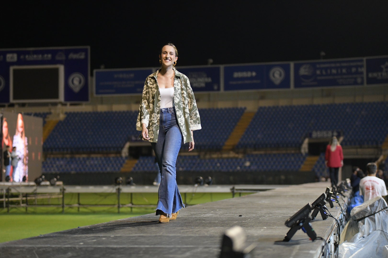 Las candidatas a bellea del foc de Alicante ensayan en la pasarela del Rico Pérez