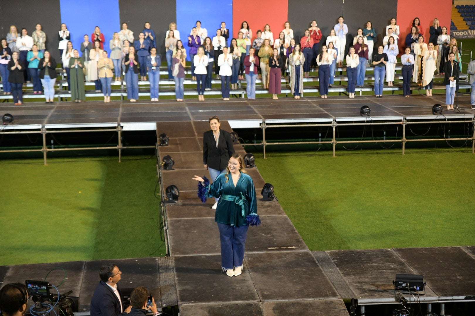Las candidatas a bellea del foc de Alicante ensayan en la pasarela del Rico Pérez