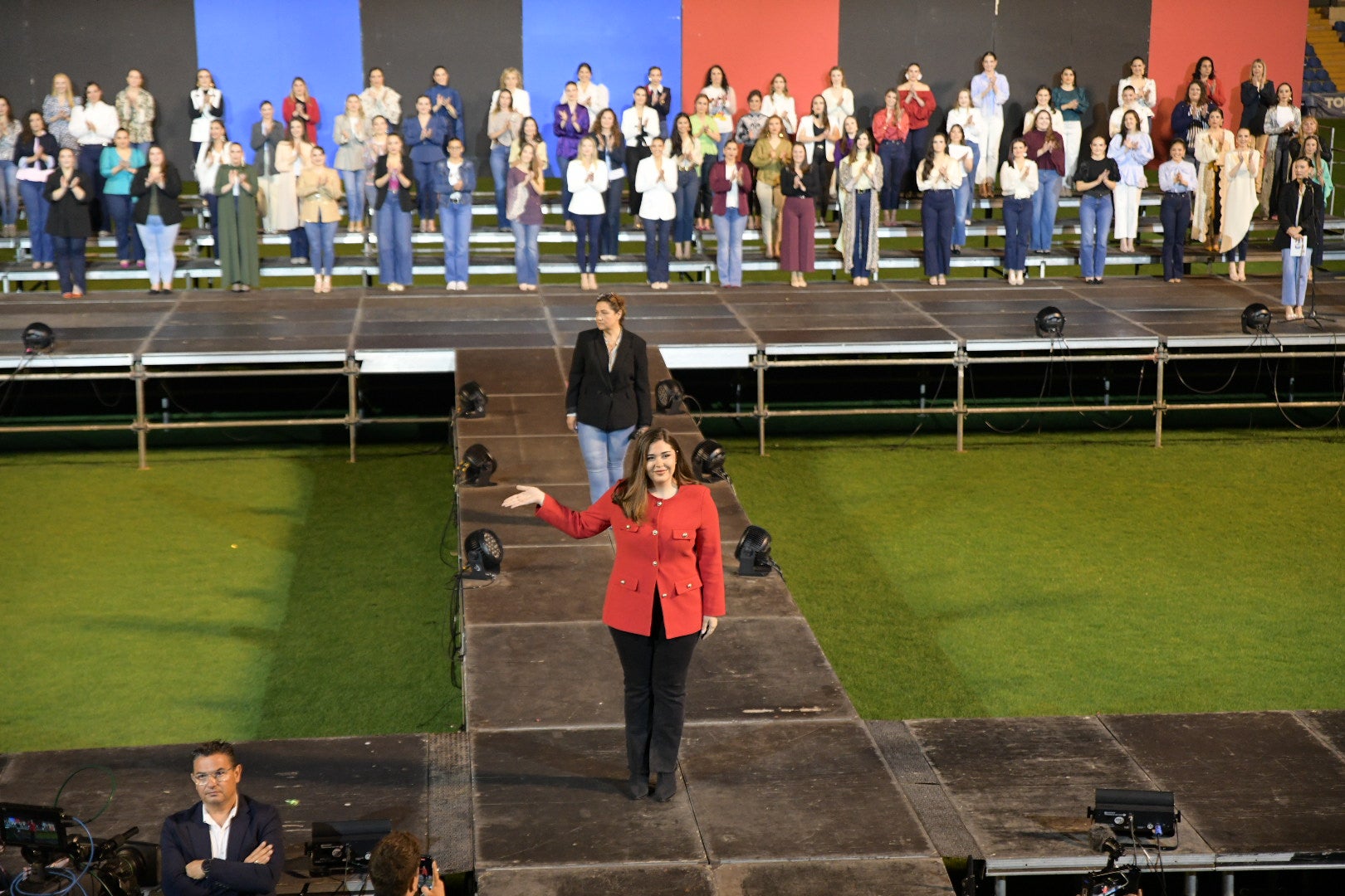Las candidatas a bellea del foc de Alicante ensayan en la pasarela del Rico Pérez